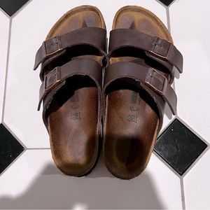 Men’s Arizona Birkenstocks size 9